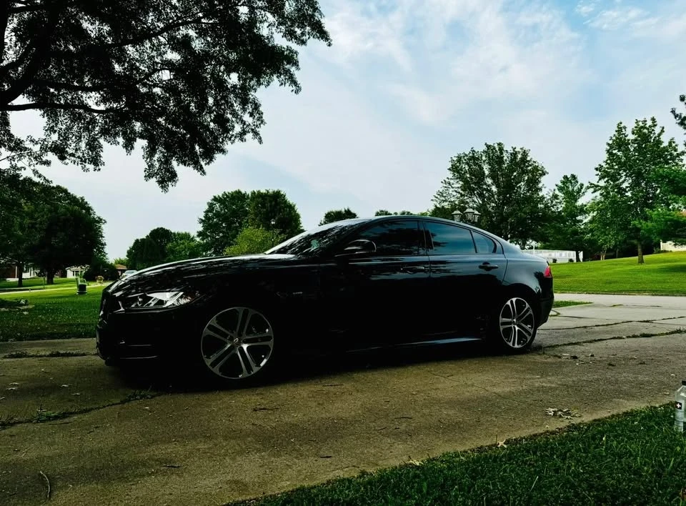 2019 Jaguar XE - Image 9 of 12