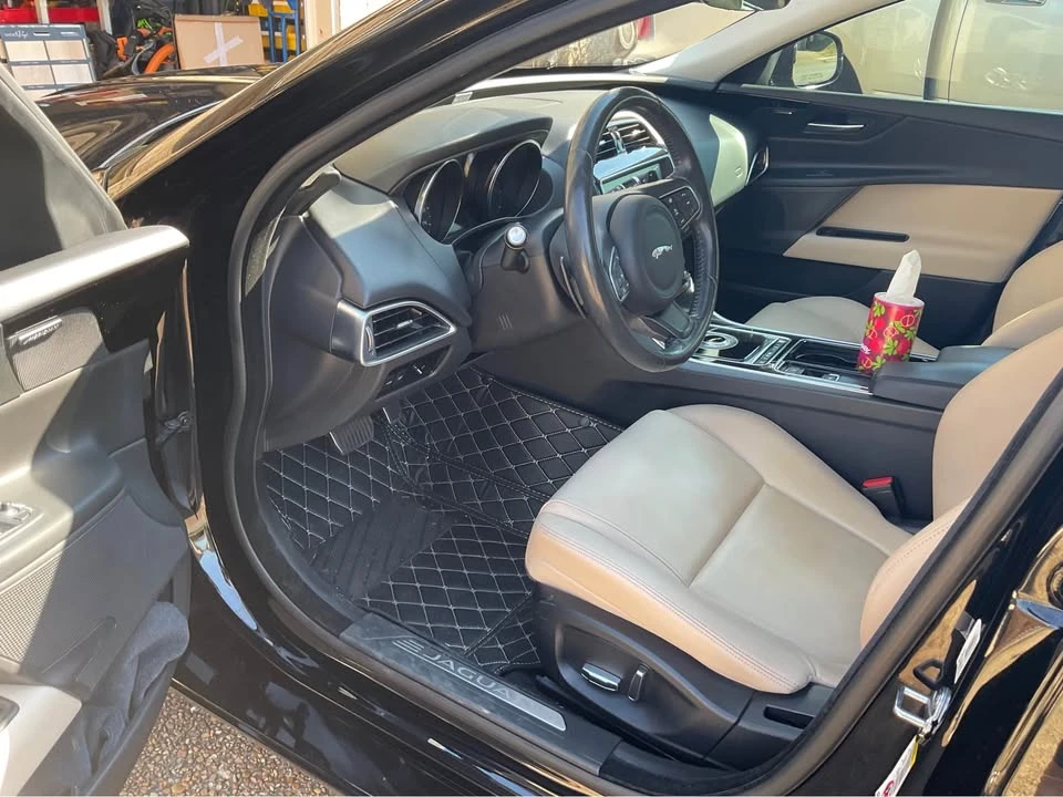 2019 Jaguar XE - Image 7 of 9