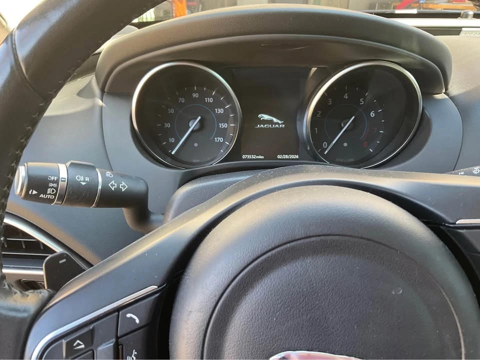 2019 Jaguar XE - Image 9 of 9
