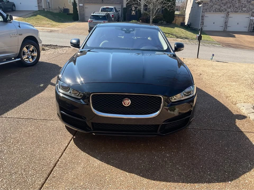 2019 Jaguar XE - Image 2 of 9