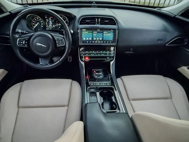 2019 Jaguar XE - Image 14 of 20