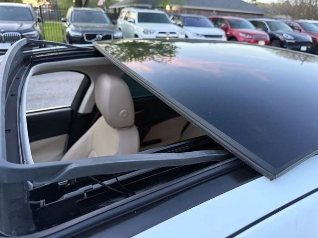 2019 Jaguar XE - Image 20 of 20