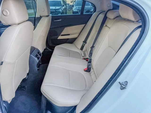 2019 Jaguar XE - Image 18 of 20
