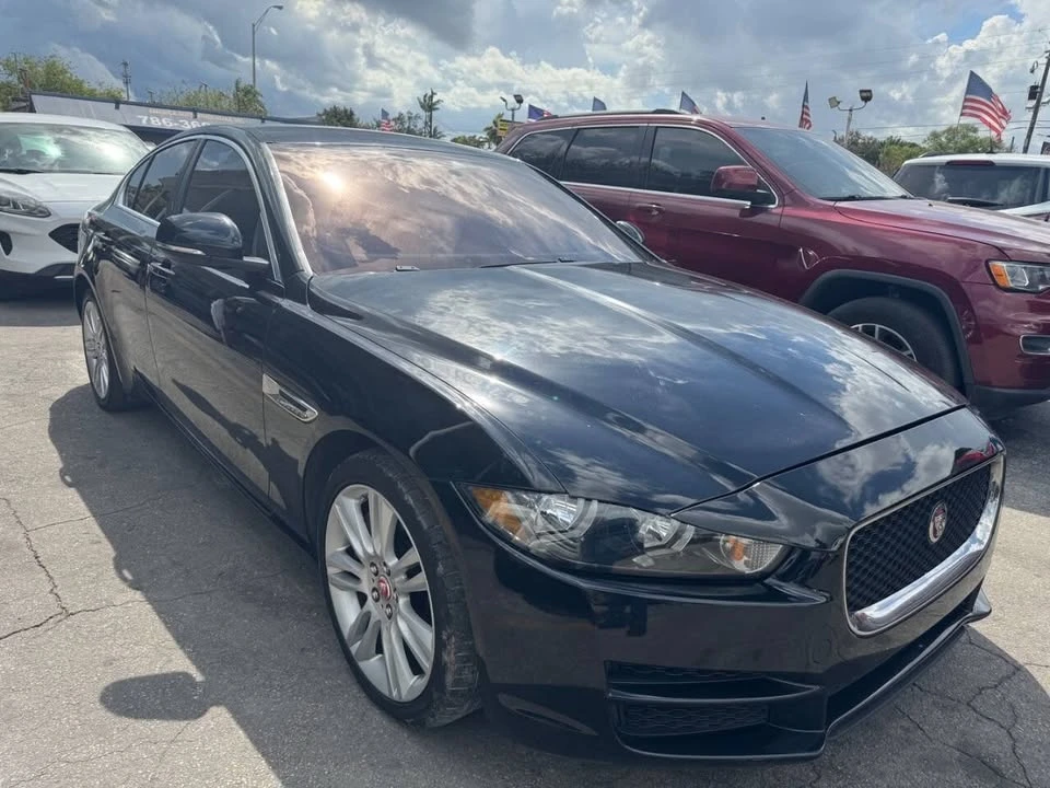 2019 Jaguar XE - Image 6 of 20