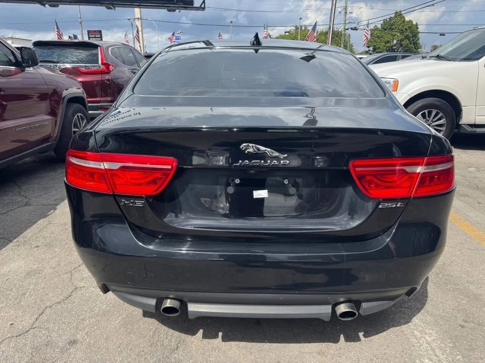 2019 Jaguar XE - Image 4 of 20