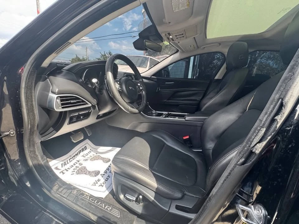 2019 Jaguar XE - Image 9 of 20