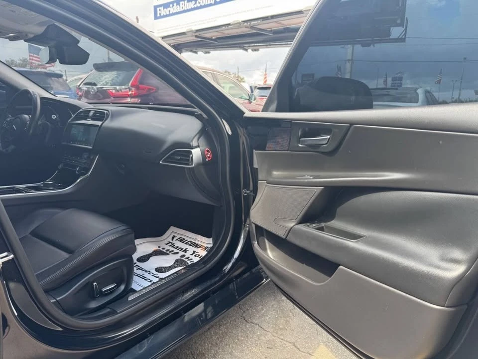 2019 Jaguar XE - Image 19 of 20