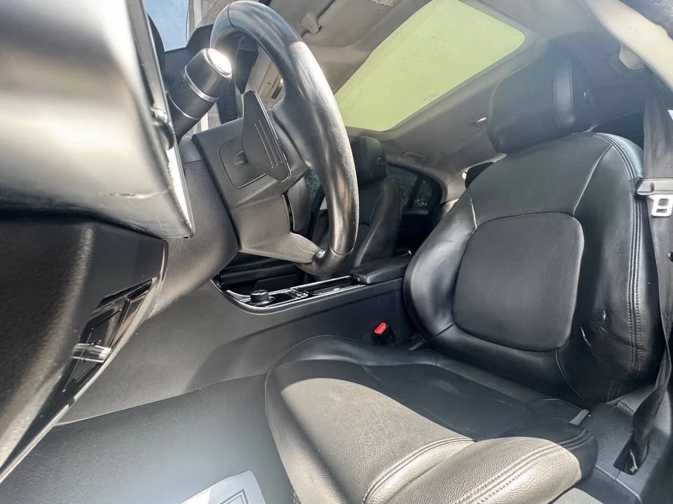 2019 Jaguar XE - Image 10 of 20