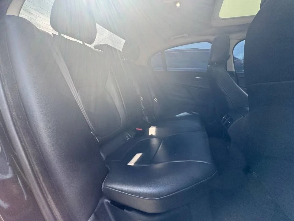 2019 Jaguar XE - Image 18 of 20