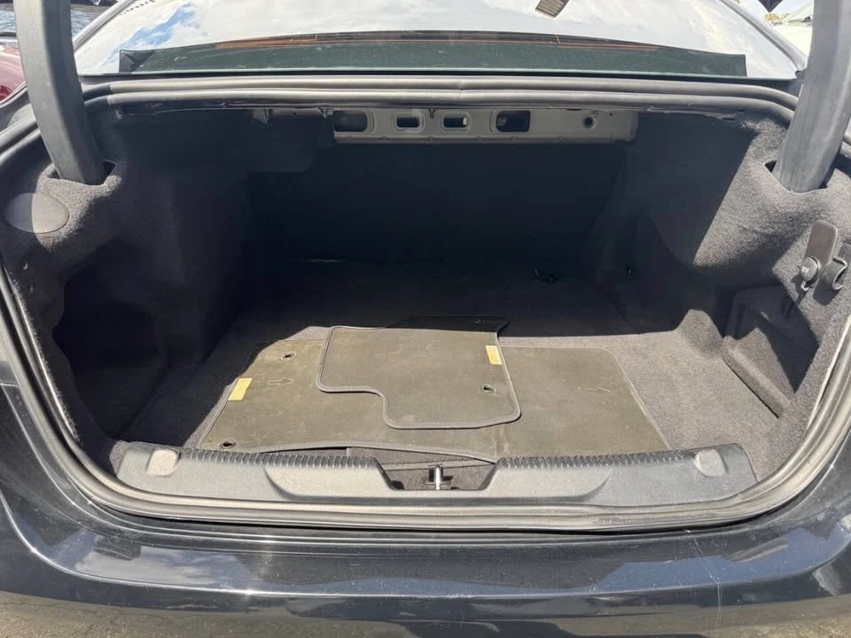 2019 Jaguar XE - Image 15 of 20