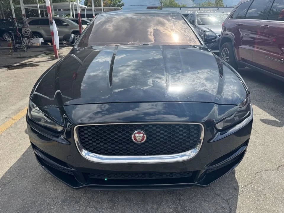 2019 Jaguar XE - Image 7 of 20