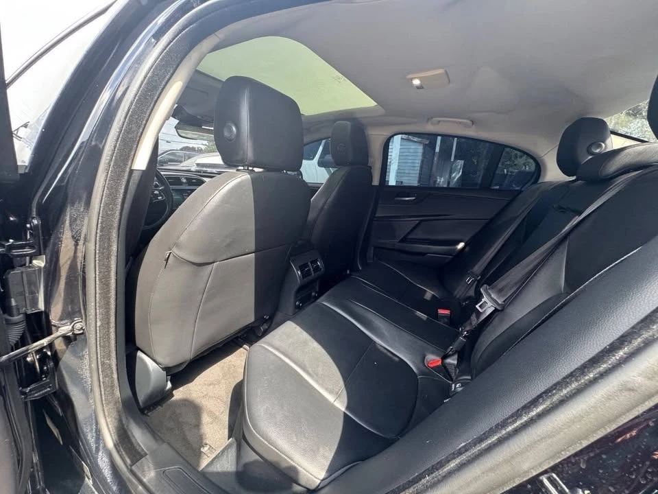 2019 Jaguar XE - Image 12 of 20