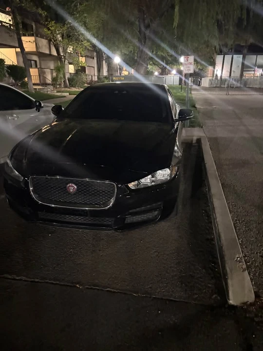 2019 Jaguar XE - Image 2 of 4