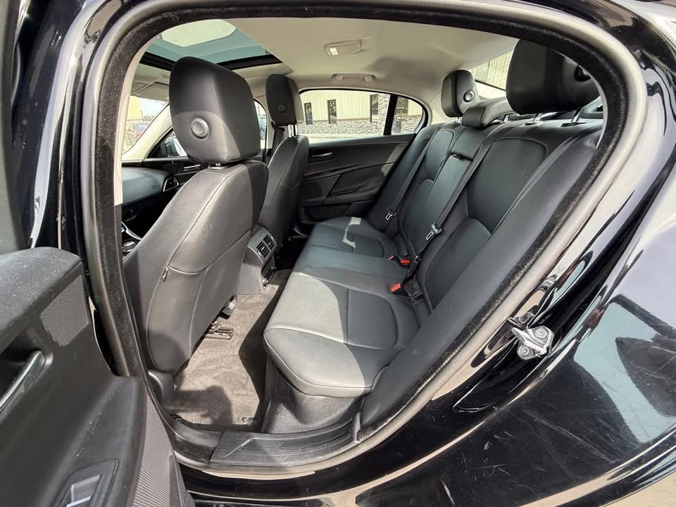 2019 Jaguar XE - Image 12 of 18