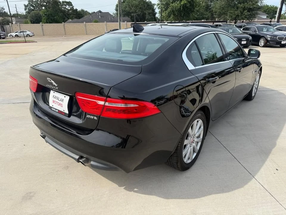 2019 Jaguar XE - Image 6 of 18