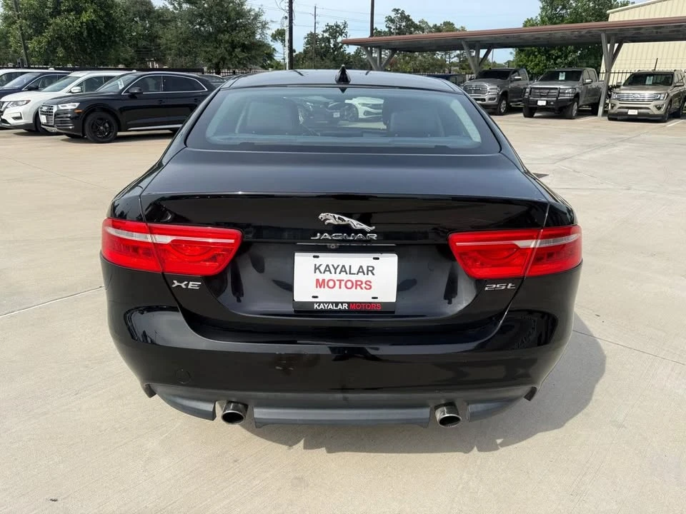 2019 Jaguar XE - Image 5 of 18
