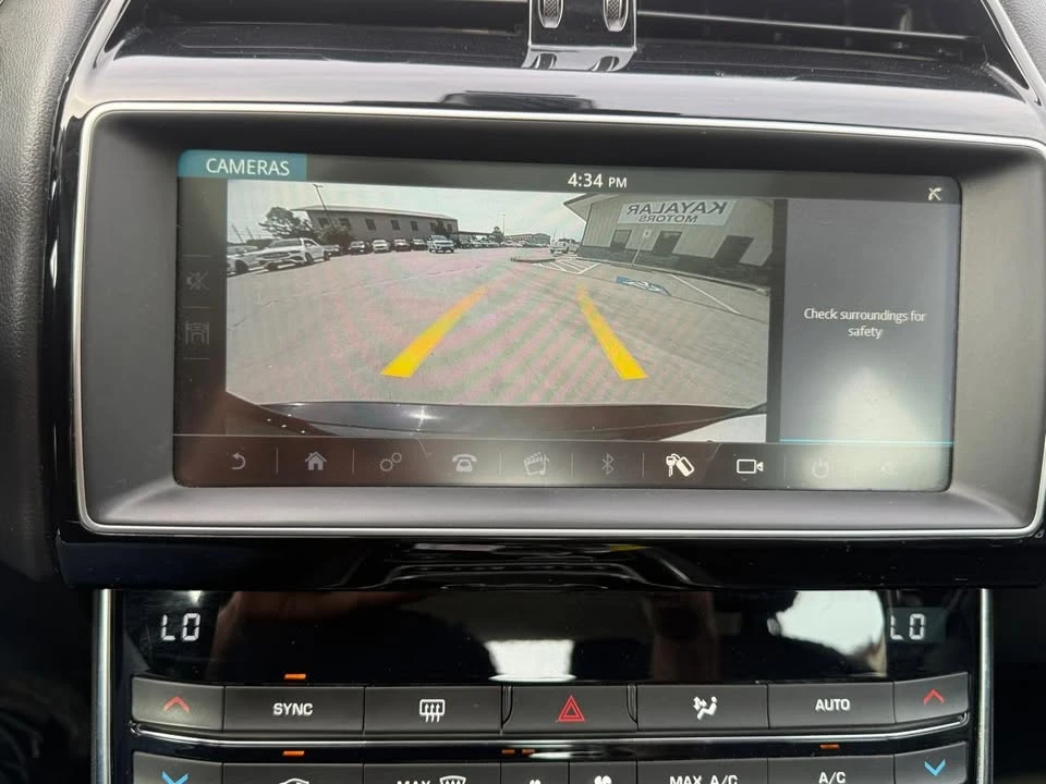 2019 Jaguar XE - Image 17 of 18