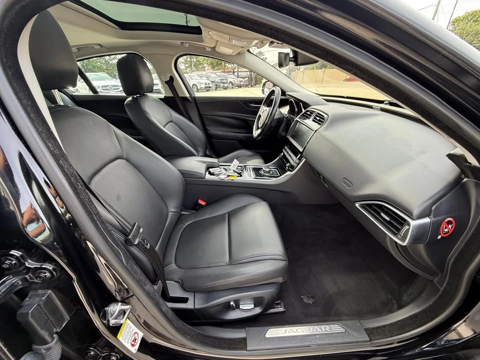 2019 Jaguar XE - Image 14 of 18