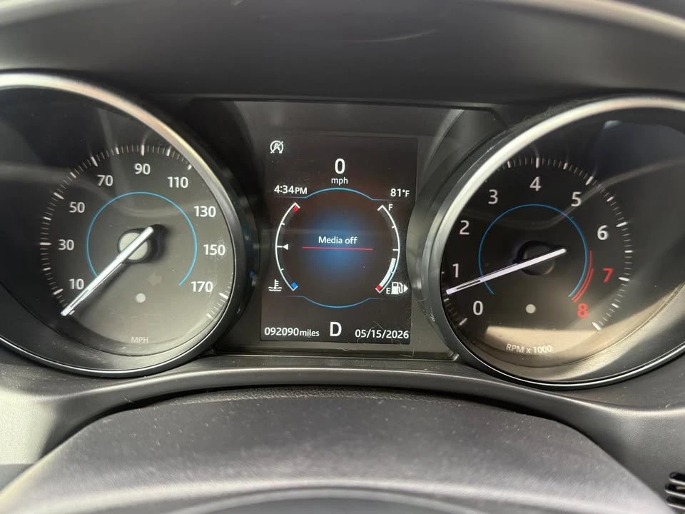 2019 Jaguar XE - Image 16 of 18