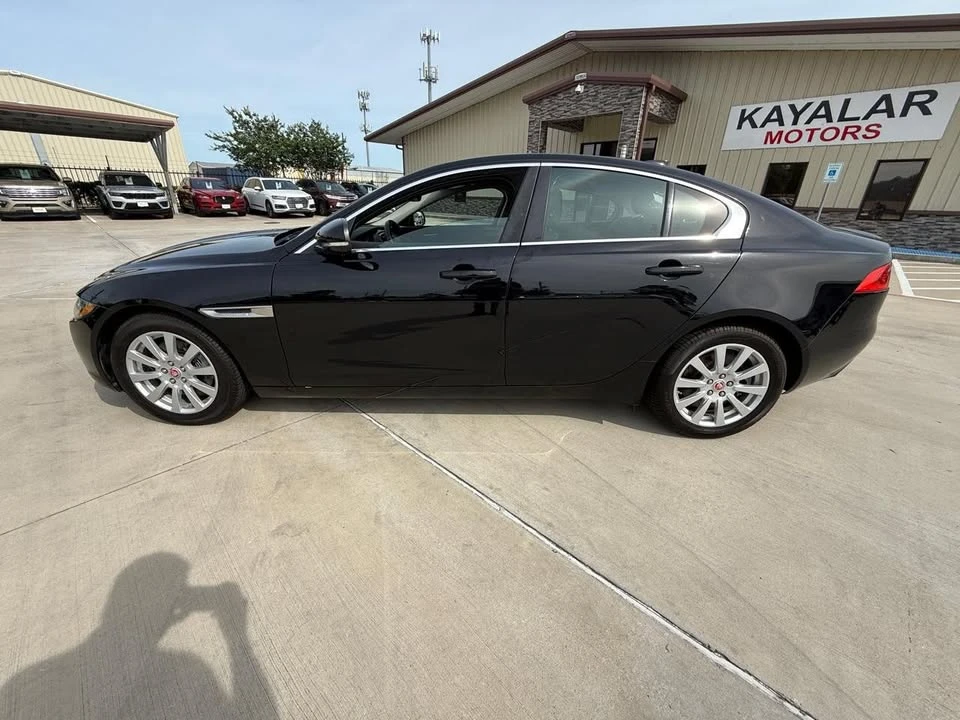 2019 Jaguar XE - Image 3 of 18