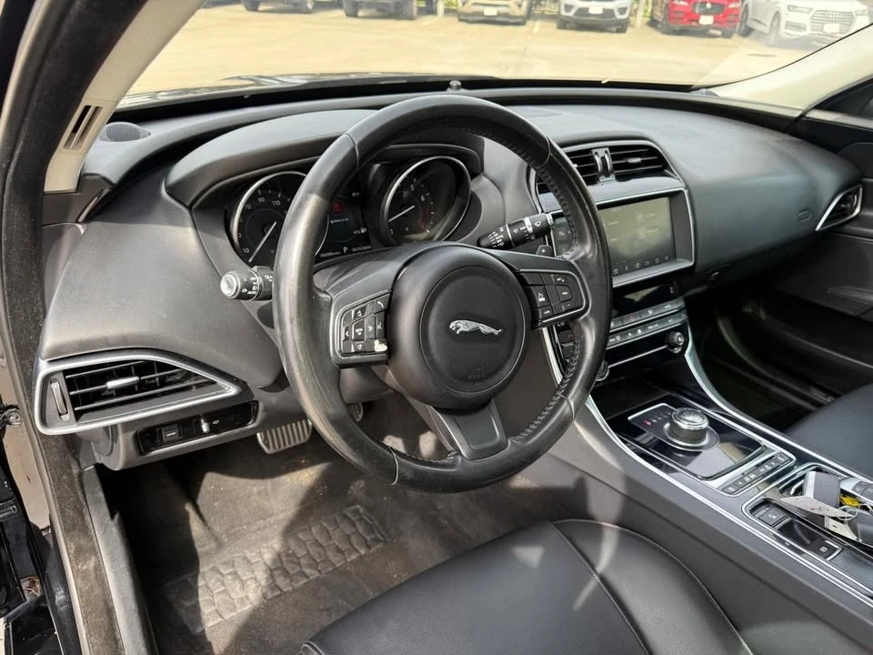 2019 Jaguar XE - Image 8 of 18