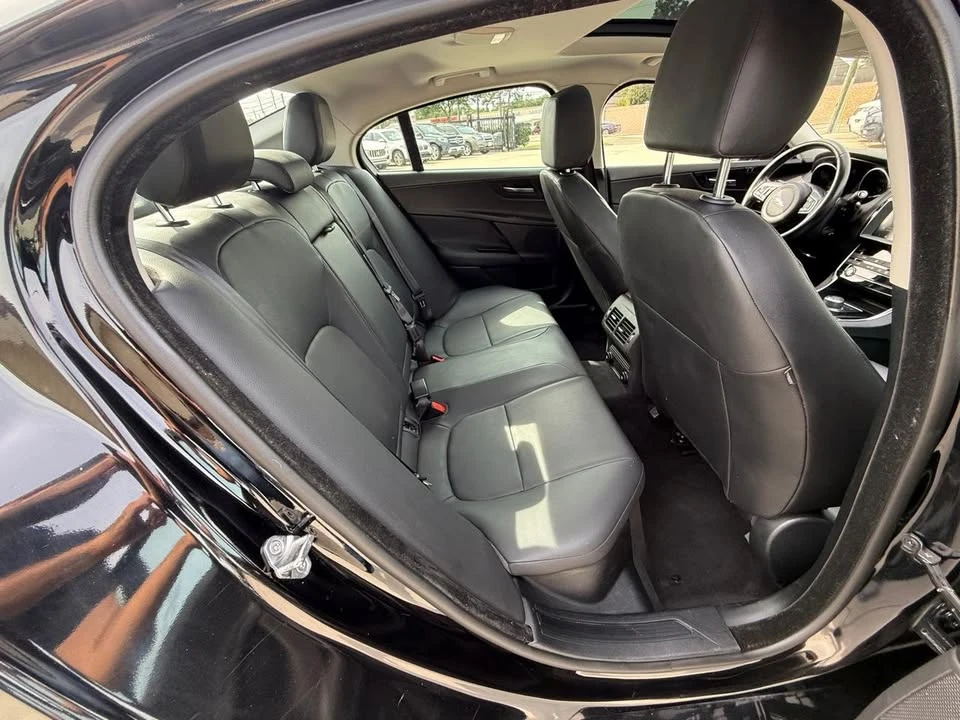 2019 Jaguar XE - Image 15 of 18
