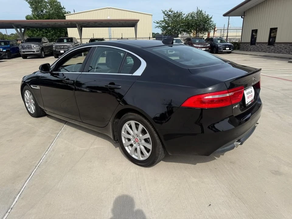 2019 Jaguar XE - Image 4 of 18