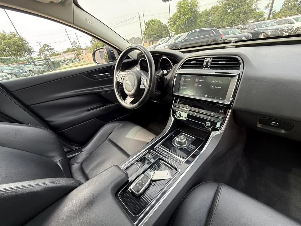 2019 Jaguar XE - Image 13 of 18