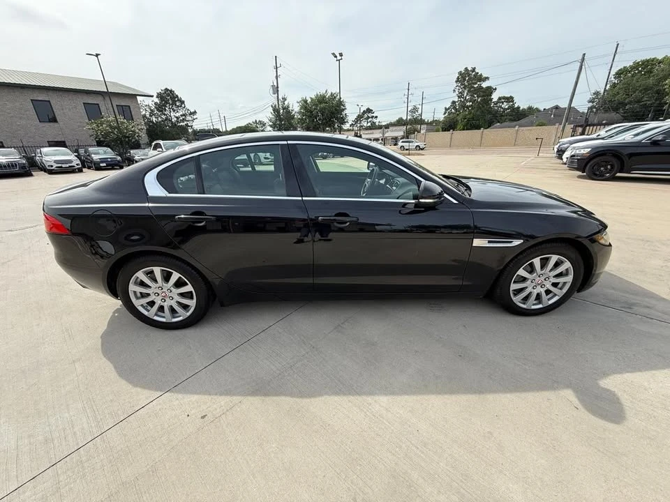 2019 Jaguar XE - Image 7 of 18