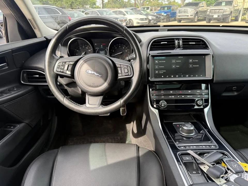 2019 Jaguar XE - Image 11 of 18