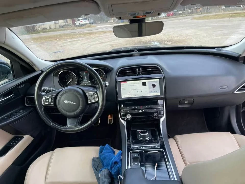2019 Jaguar XE - Image 11 of 14