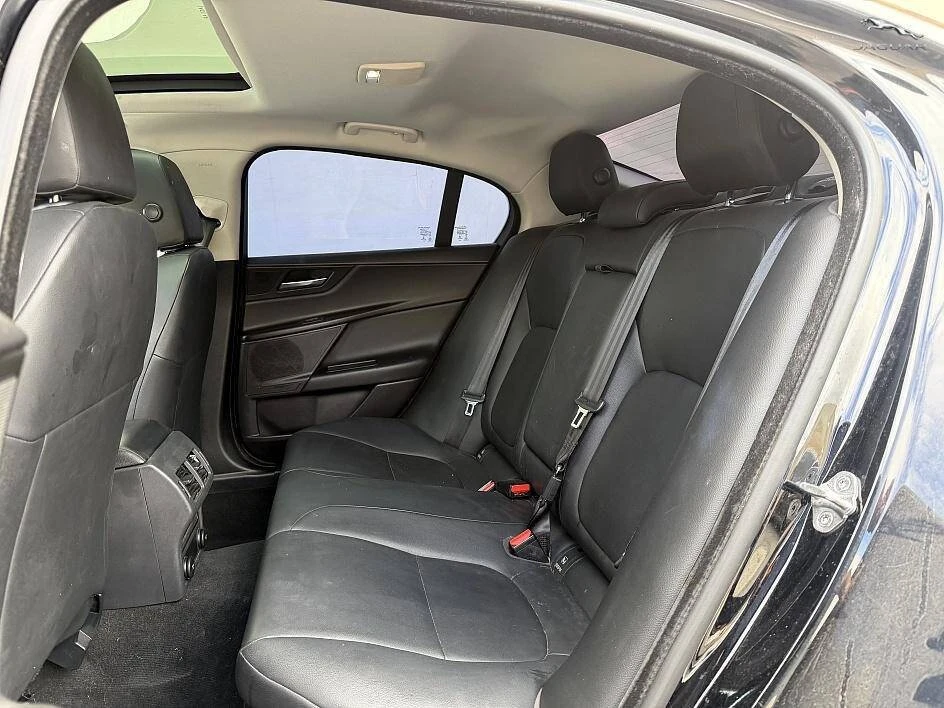 2019 Jaguar XE - Image 15 of 20