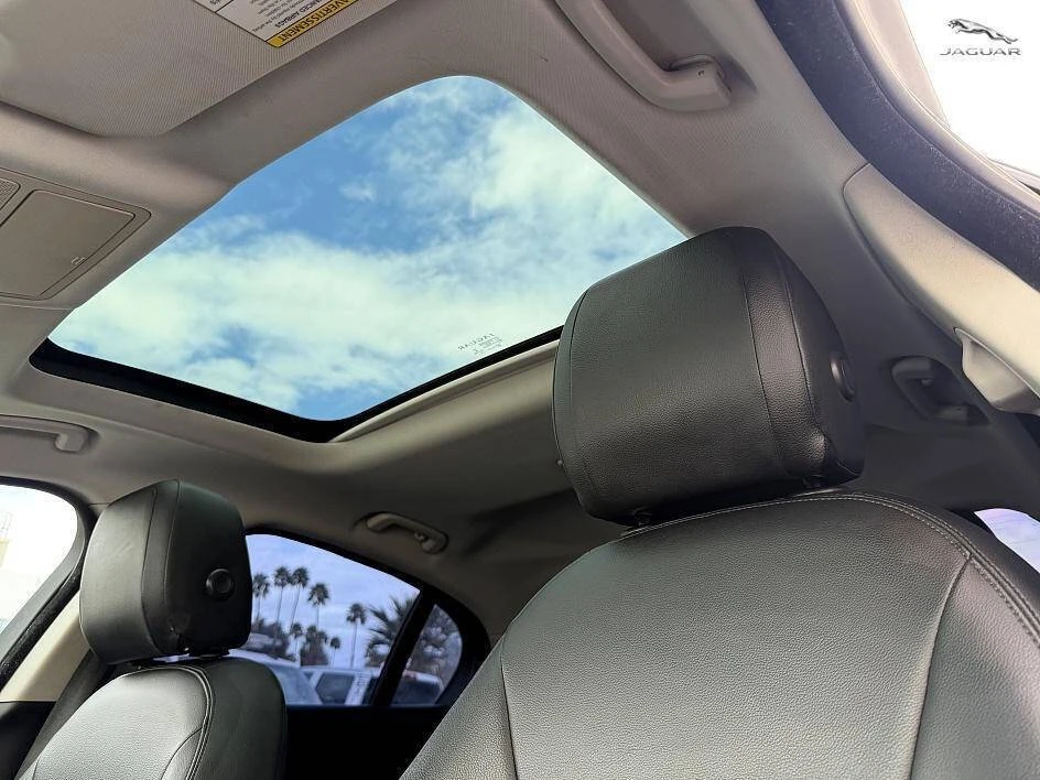 2019 Jaguar XE - Image 16 of 20