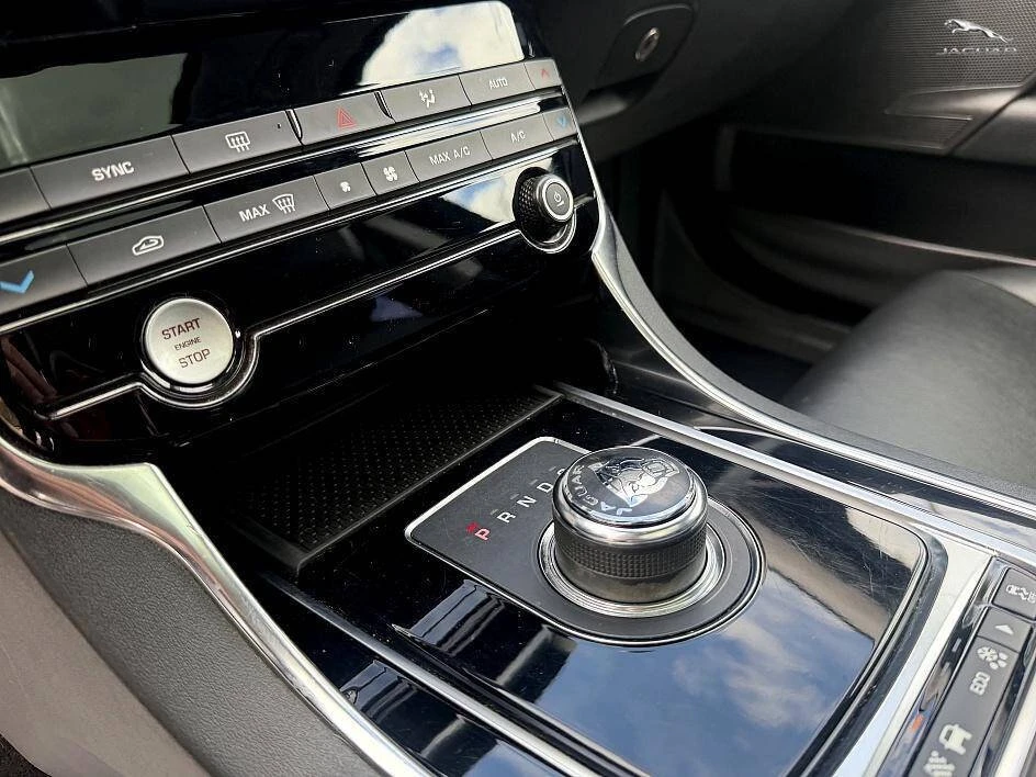 2019 Jaguar XE - Image 20 of 20