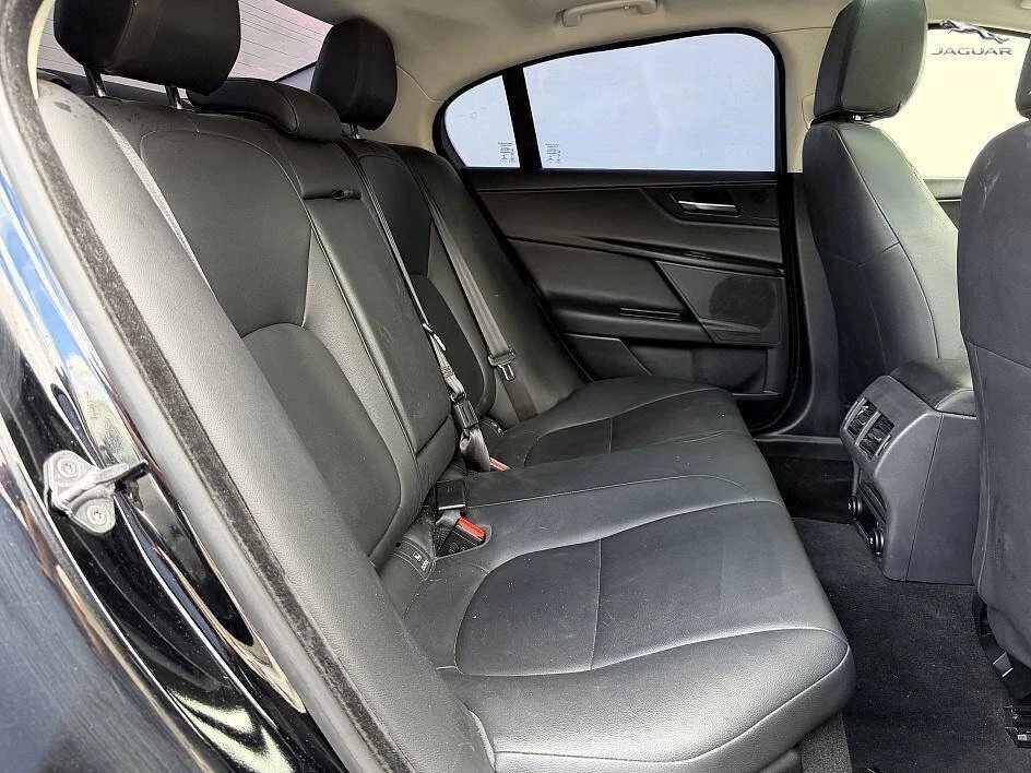 2019 Jaguar XE - Image 14 of 20