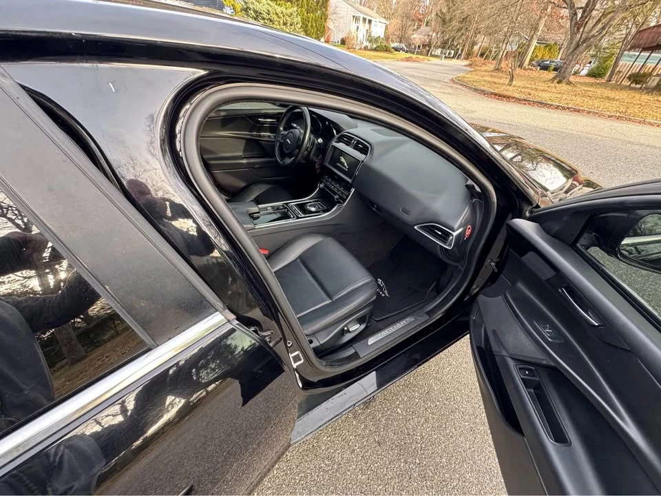 2019 Jaguar XE - Image 15 of 19