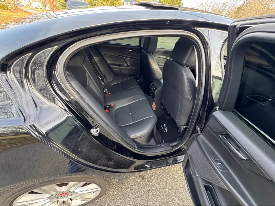 2019 Jaguar XE - Image 14 of 19