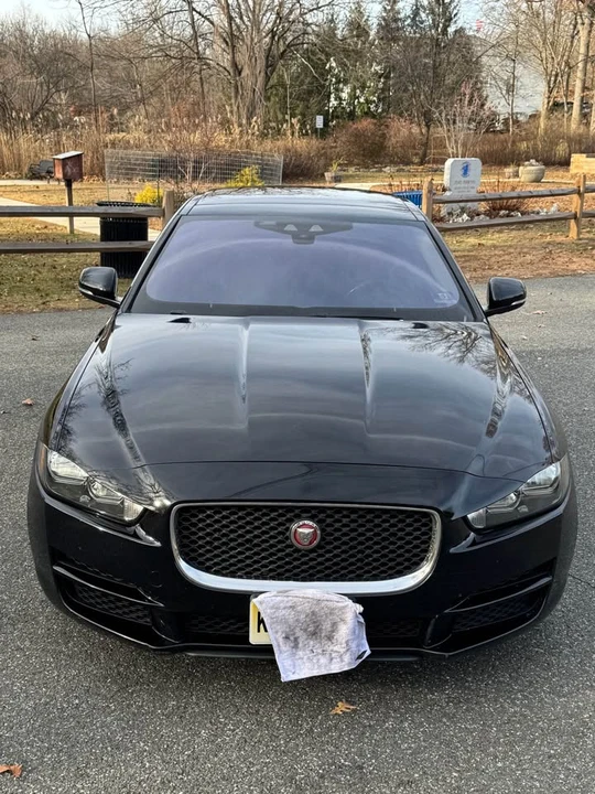 2019 Jaguar XE - Image 2 of 19