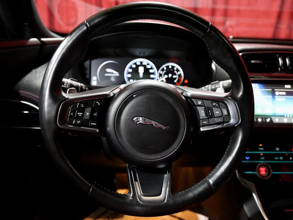 2019 Jaguar XE - Image 14 of 19