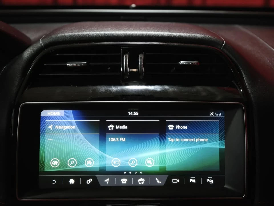 2019 Jaguar XE - Image 16 of 19