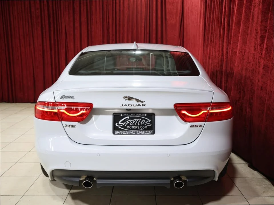 2019 Jaguar XE - Image 9 of 19
