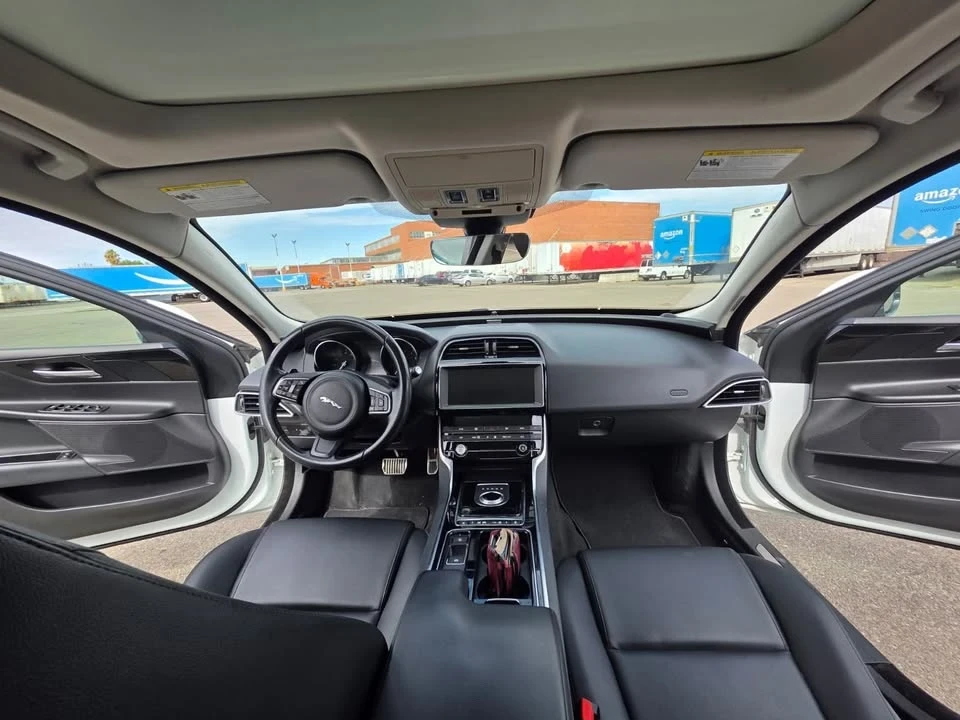 2019 Jaguar XE - Image 10 of 14