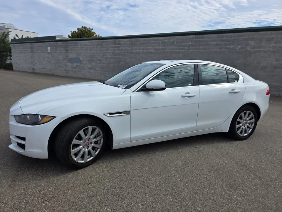 2019 Jaguar XE - Image 4 of 14