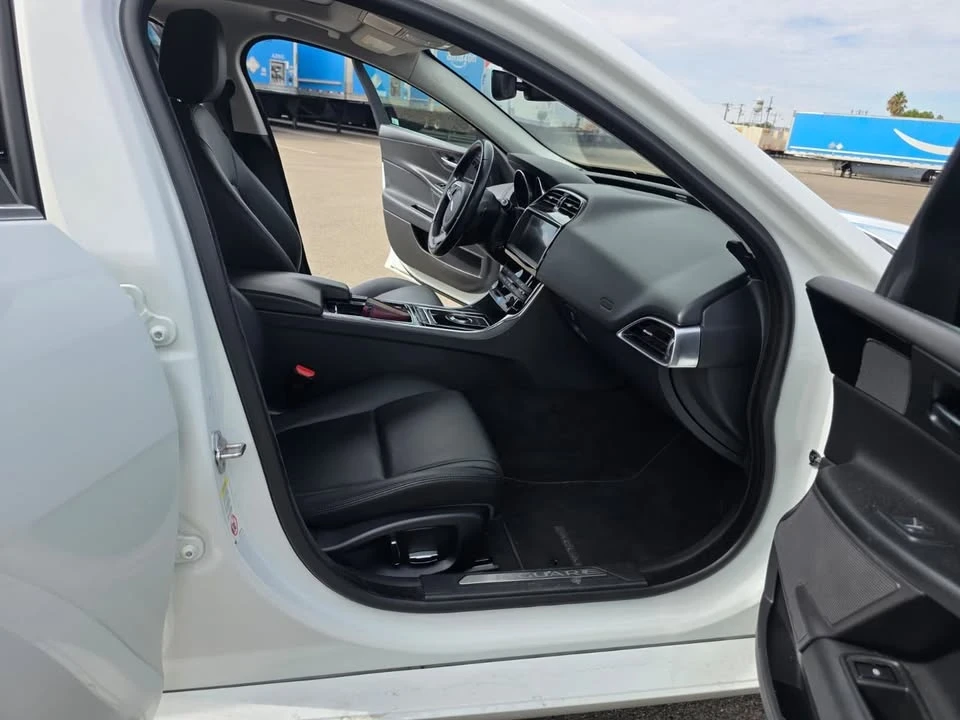 2019 Jaguar XE - Image 8 of 14
