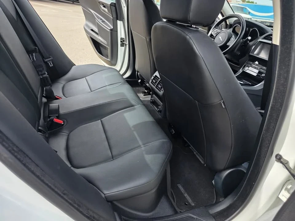 2019 Jaguar XE - Image 13 of 14