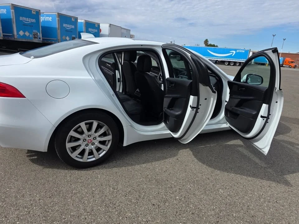 2019 Jaguar XE - Image 7 of 14