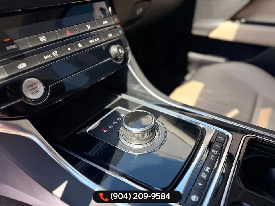 2019 Jaguar XE - Image 15 of 20