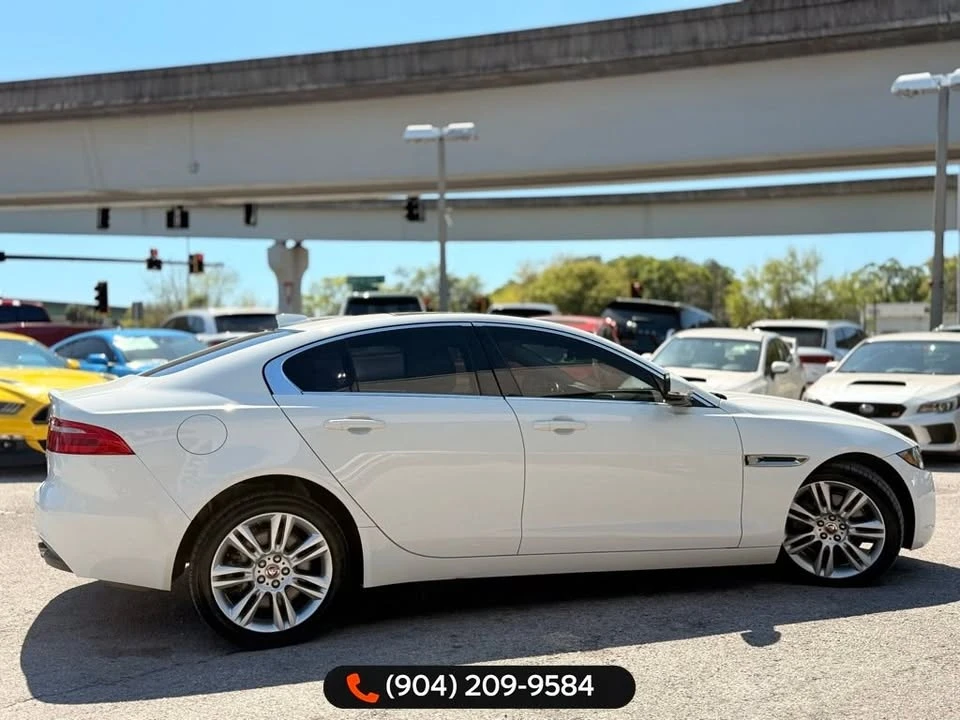 2019 Jaguar XE - Image 11 of 20