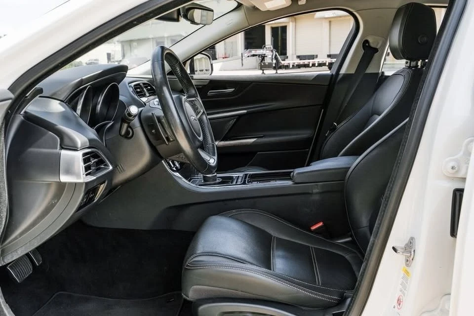 2019 Jaguar XE - Image 3 of 9