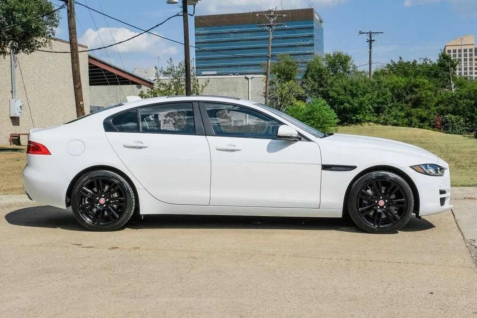2019 Jaguar XE - Image 8 of 9